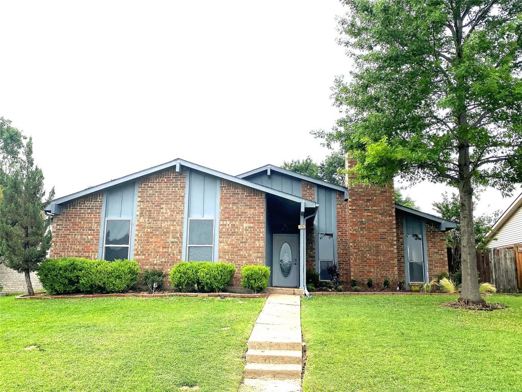 2704 Winding Creek Drive, Carrollton, TX 75007