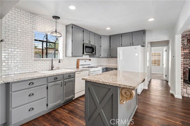 4742 W Avenue L12, Lancaster, CA 93536