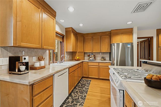 7810 175th Street SW, Edmonds, WA 98026