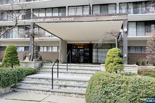 277 Prospect Avenue 18H, Hackensack, NJ 07601