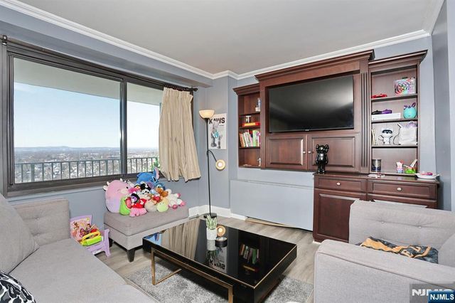 277 Prospect Avenue 18H, Hackensack, NJ 07601