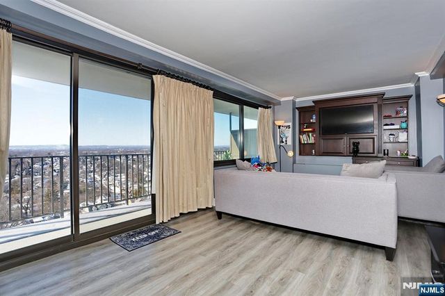 277 Prospect Avenue 18H, Hackensack, NJ 07601