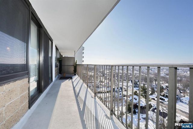 277 Prospect Avenue 18H, Hackensack, NJ 07601