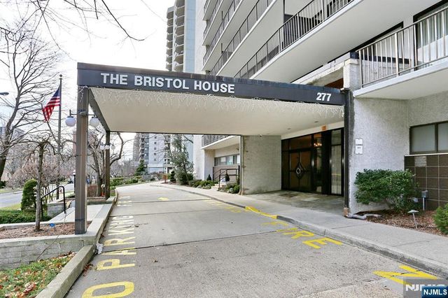277 Prospect Avenue 18H, Hackensack, NJ 07601
