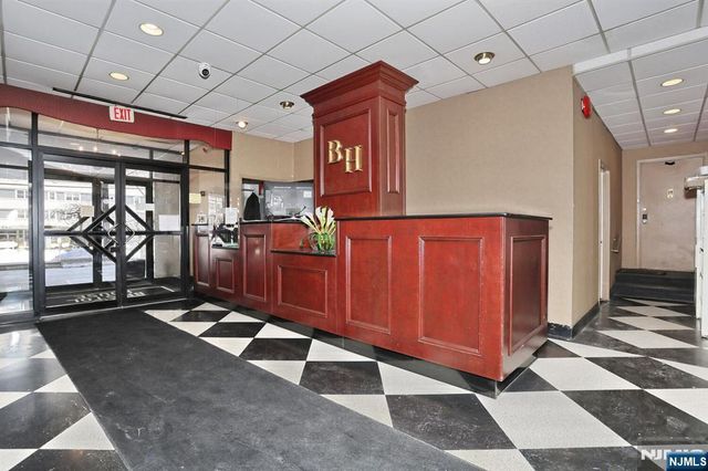 277 Prospect Avenue 18H, Hackensack, NJ 07601