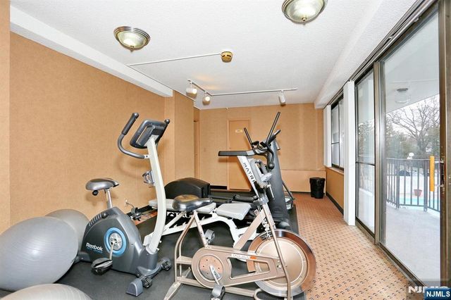 277 Prospect Avenue 18H, Hackensack, NJ 07601