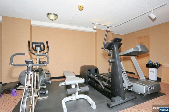 277 Prospect Avenue 18H, Hackensack, NJ 07601