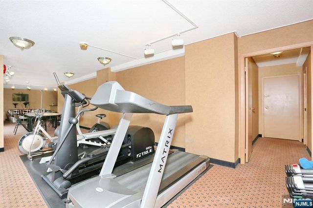 277 Prospect Avenue 18H, Hackensack, NJ 07601