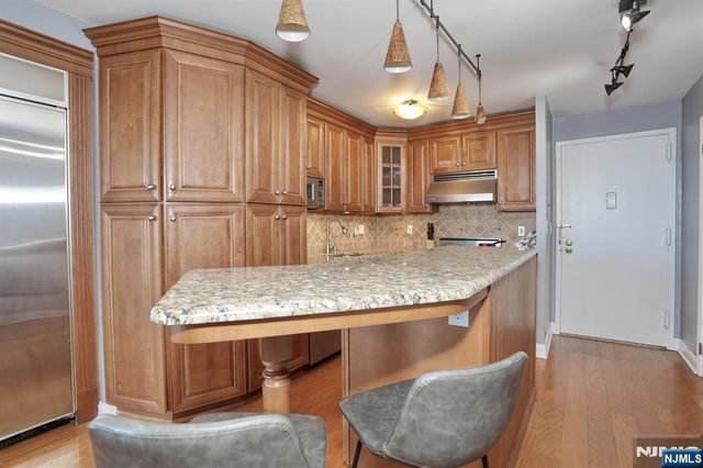 277 Prospect Avenue 18H, Hackensack, NJ 07601