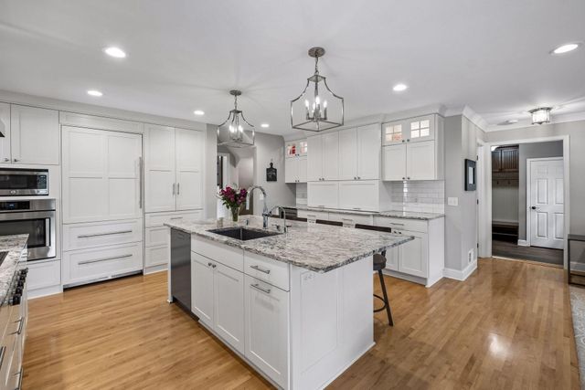 3308 W 55th Street, Edina, MN 55410