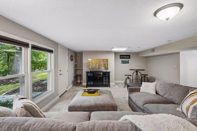 3308 W 55th Street, Edina, MN 55410