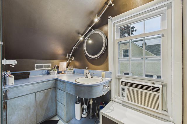 755 Iowa Avenue W, Saint Paul, MN 55117