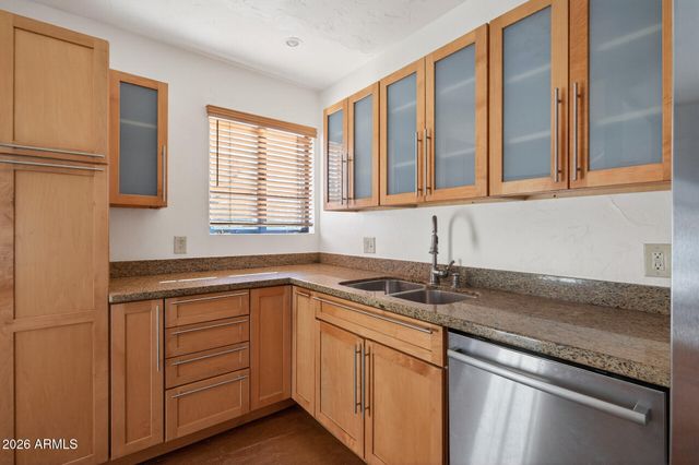 901 W WILLETTA Street, Phoenix, AZ 85007