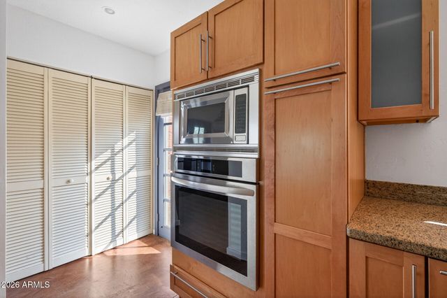 901 W WILLETTA Street, Phoenix, AZ 85007