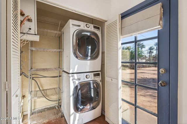 901 W WILLETTA Street, Phoenix, AZ 85007