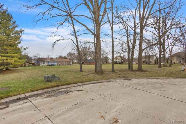 22335 Diamond Court, Farmington Hills, MI 48335