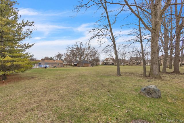 22335 Diamond Court, Farmington Hills, MI 48335