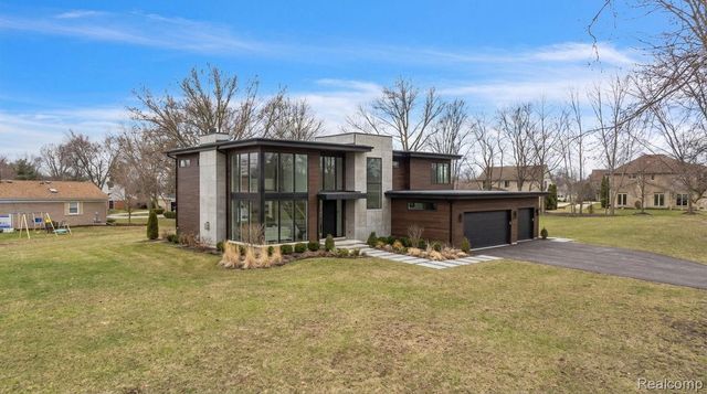 22335 Diamond Court, Farmington Hills, MI 48335