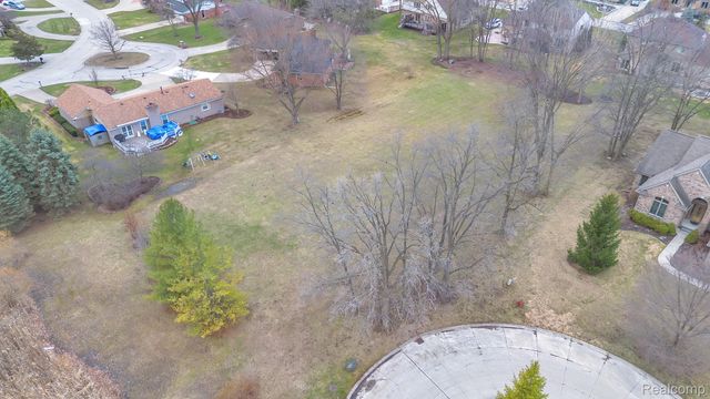 22335 Diamond Court, Farmington Hills, MI 48335