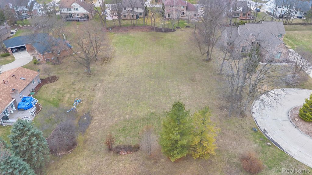 22335 Diamond Court, Farmington Hills, MI 48335