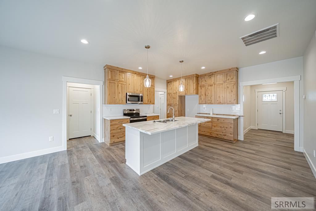 Image 5 of property listing at 556 Sagebrush Street, Rigby, ID 83442