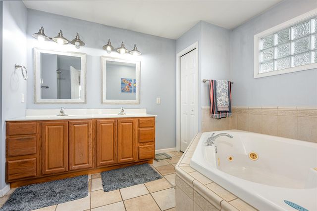 48799 Wentworth Drive, Mattawan, MI 49071