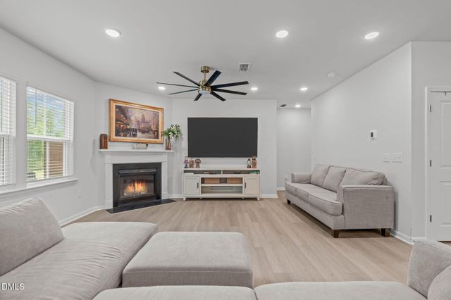 200 Bridle Brook Way, Fuquay Varina, NC 27526