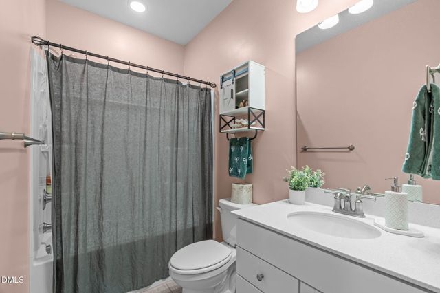 200 Bridle Brook Way, Fuquay Varina, NC 27526