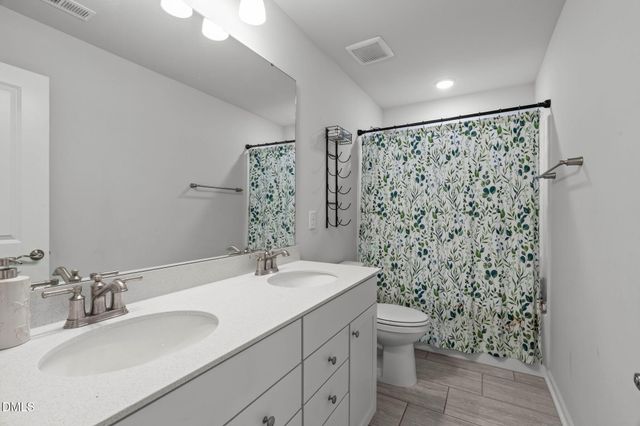 200 Bridle Brook Way, Fuquay Varina, NC 27526