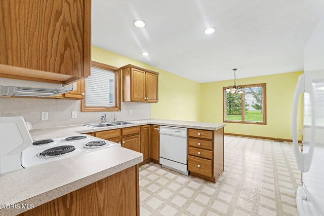 2411 Villa Drive, Findlay, OH 45840