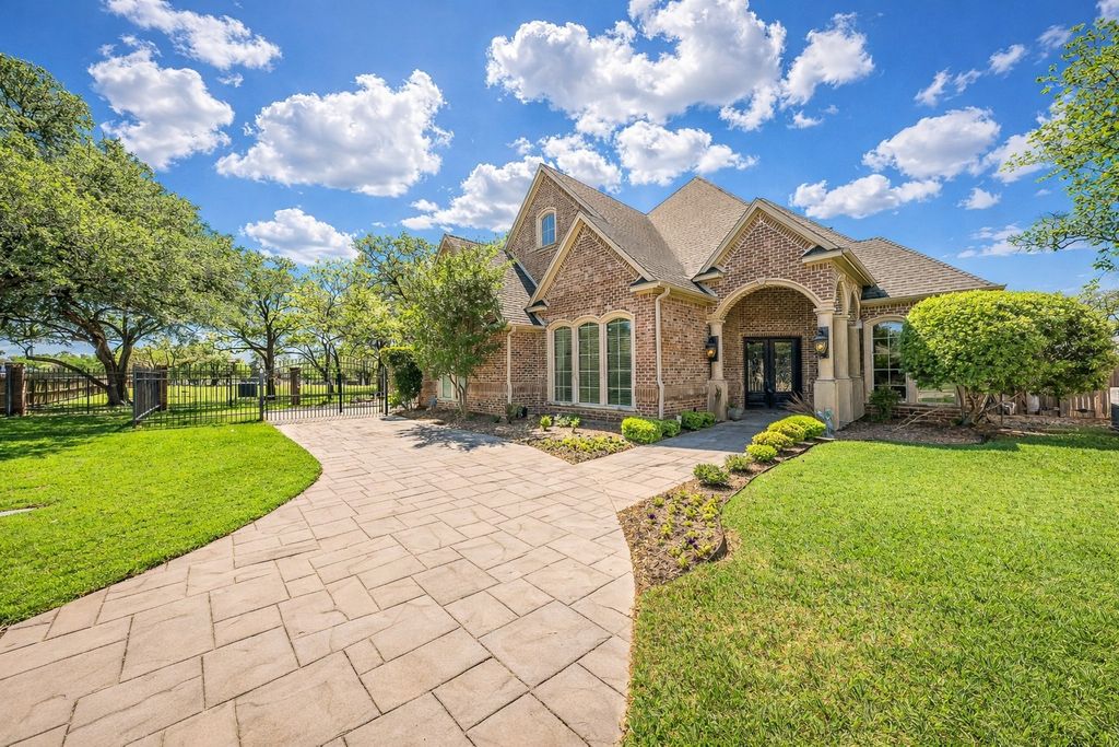 2726 Country Club Road, Pantego, TX 76013