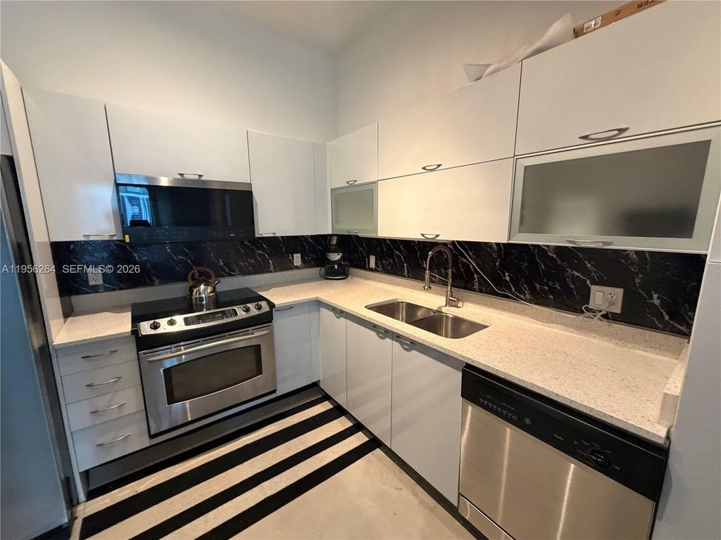 Image 13 of property listing at 234 NE 3rd St 1908, Miami, FL 33132