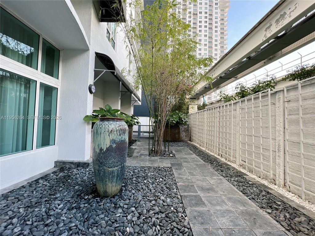 Image 2 of property listing at 234 NE 3rd St 1908, Miami, FL 33132