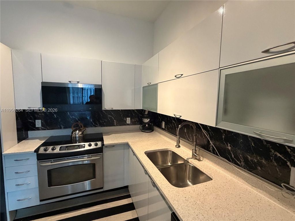 Image 20 of property listing at 234 NE 3rd St 1908, Miami, FL 33132