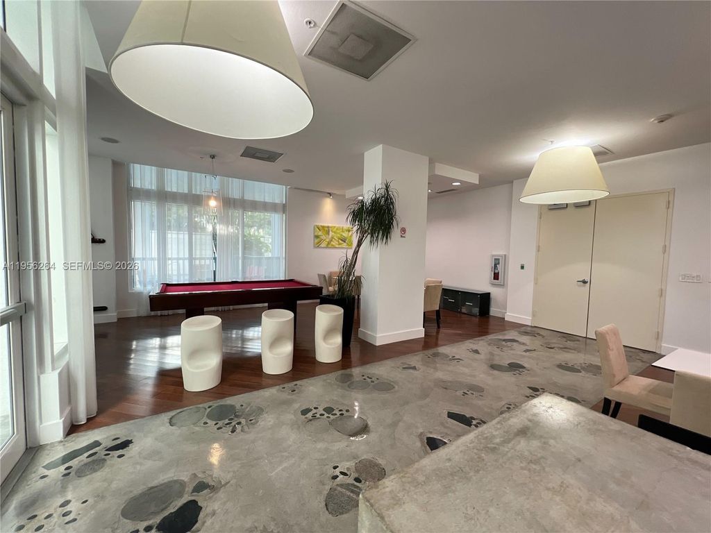 Image 4 of property listing at 234 NE 3rd St 1908, Miami, FL 33132