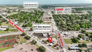 911 Sam Houston Drive, Victoria, TX 77901