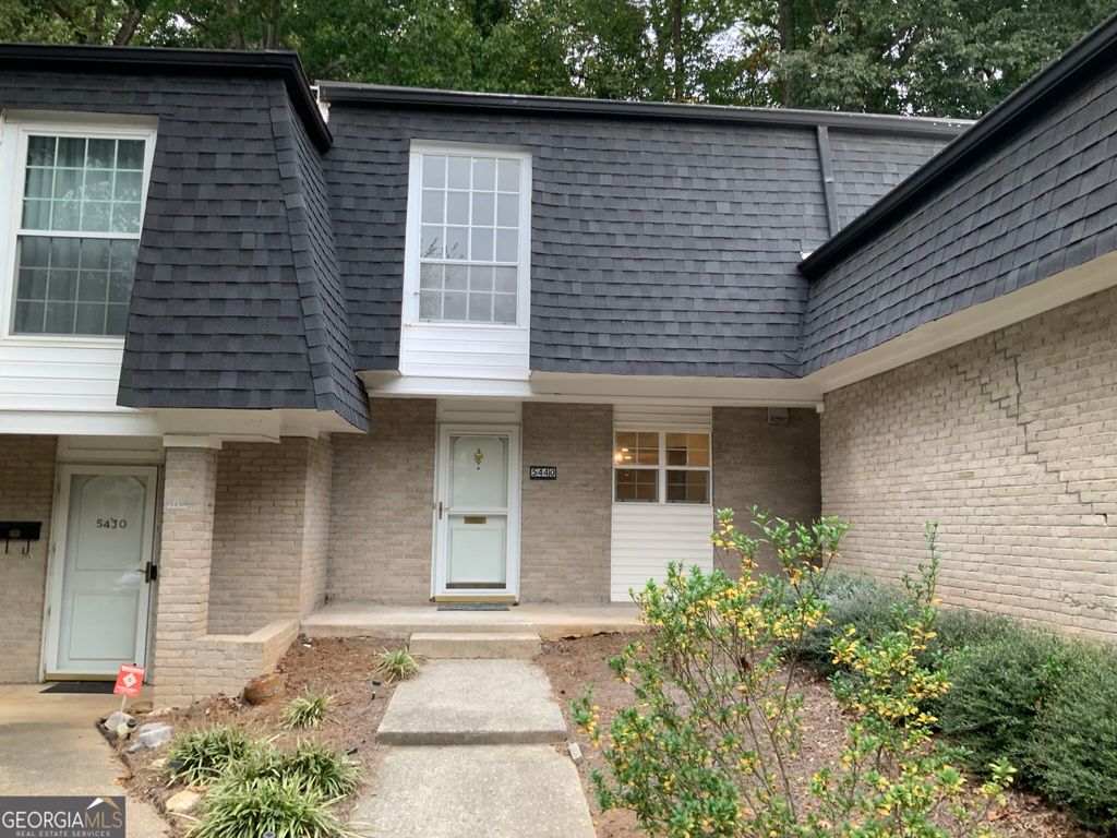 5440 Chemin De Vie NE, Sandy Springs, GA 30342 — exterior