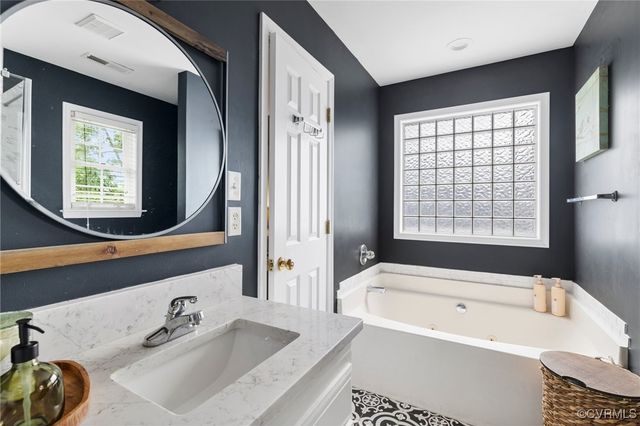 10118 Bon Air Crest Dr, North Chesterfield, VA 23235
