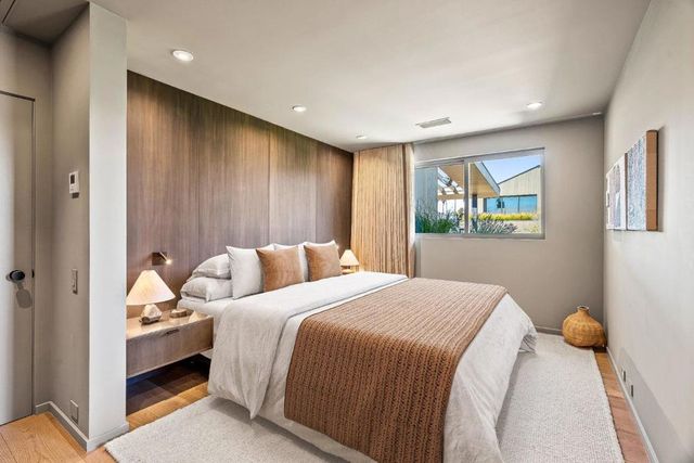 1122 W Cliff Drive, Santa Cruz, CA 95060