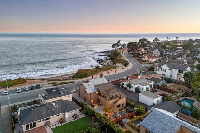 1122 W Cliff Drive, Santa Cruz, CA 95060