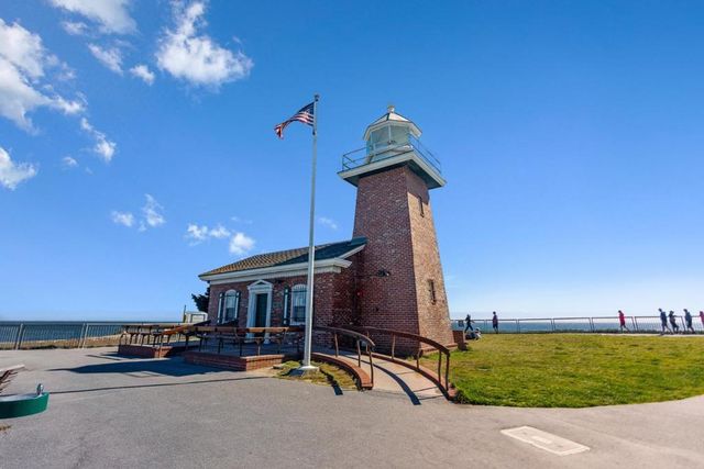 1122 W Cliff Drive, Santa Cruz, CA 95060