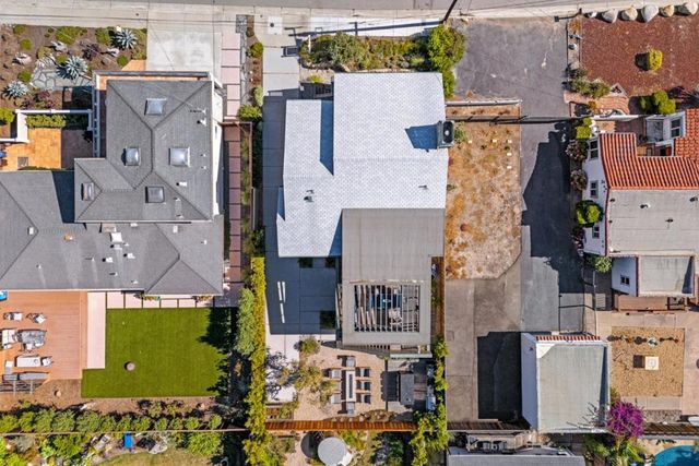 1122 W Cliff Drive, Santa Cruz, CA 95060