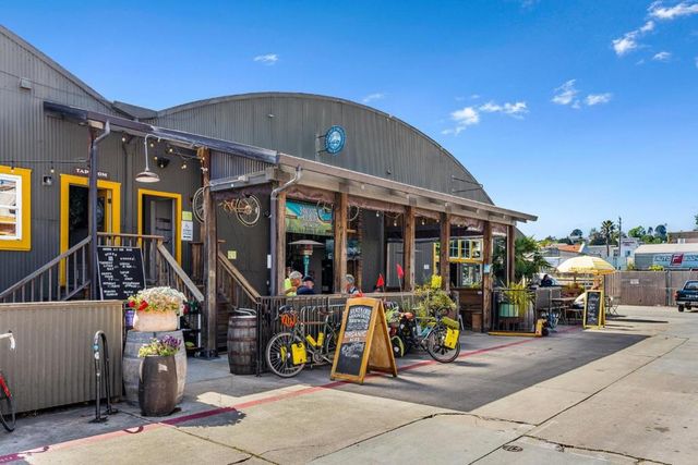 1122 W Cliff Drive, Santa Cruz, CA 95060