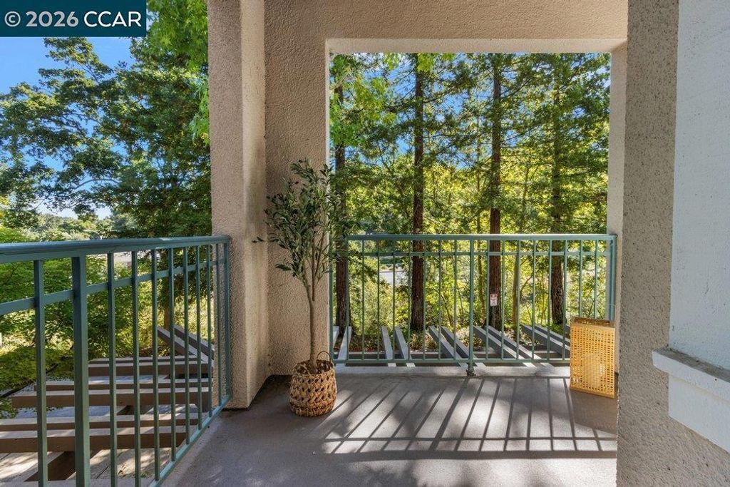 Image 7 of property listing at 1860 Tice Creek Dr 1206, Walnut Creek, CA 94595