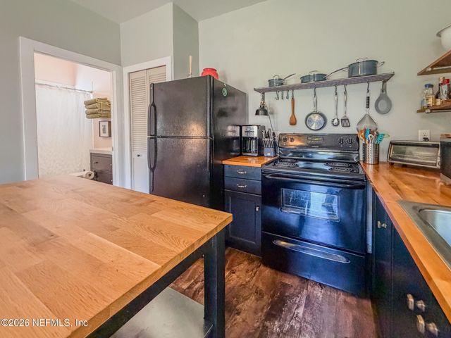 3885 VALENCIA Road, Jacksonville, FL 32205