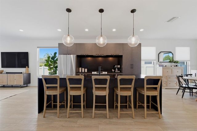 5160 DARTMOUTH AVENUE N, St Petersburg, FL 33710