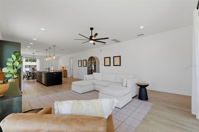 5160 DARTMOUTH AVENUE N, St Petersburg, FL 33710