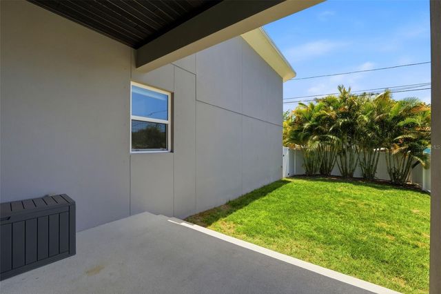 5160 DARTMOUTH AVENUE N, St Petersburg, FL 33710
