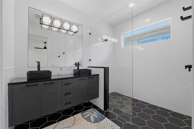 5160 DARTMOUTH AVENUE N, St Petersburg, FL 33710