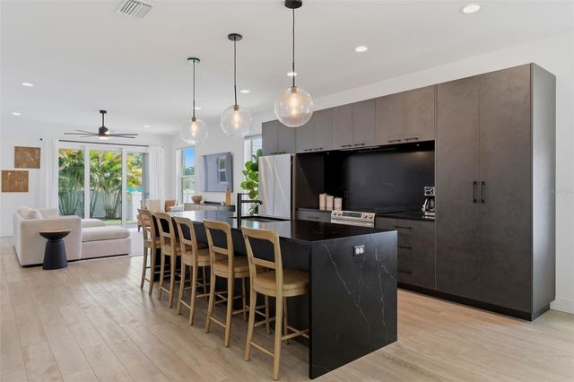 5160 DARTMOUTH AVENUE N, St Petersburg, FL 33710